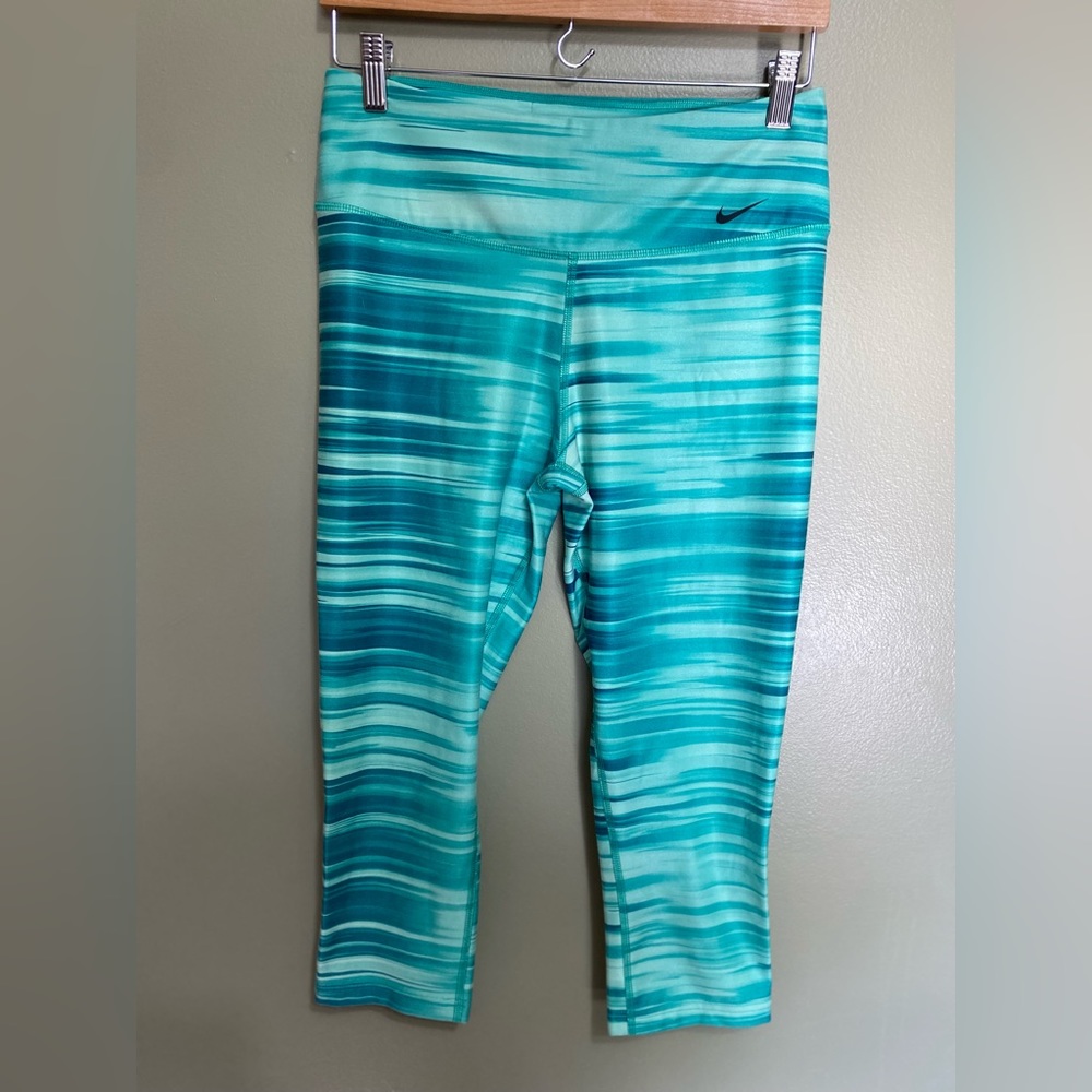 Nike Cropped Green Striped Legging, Size M